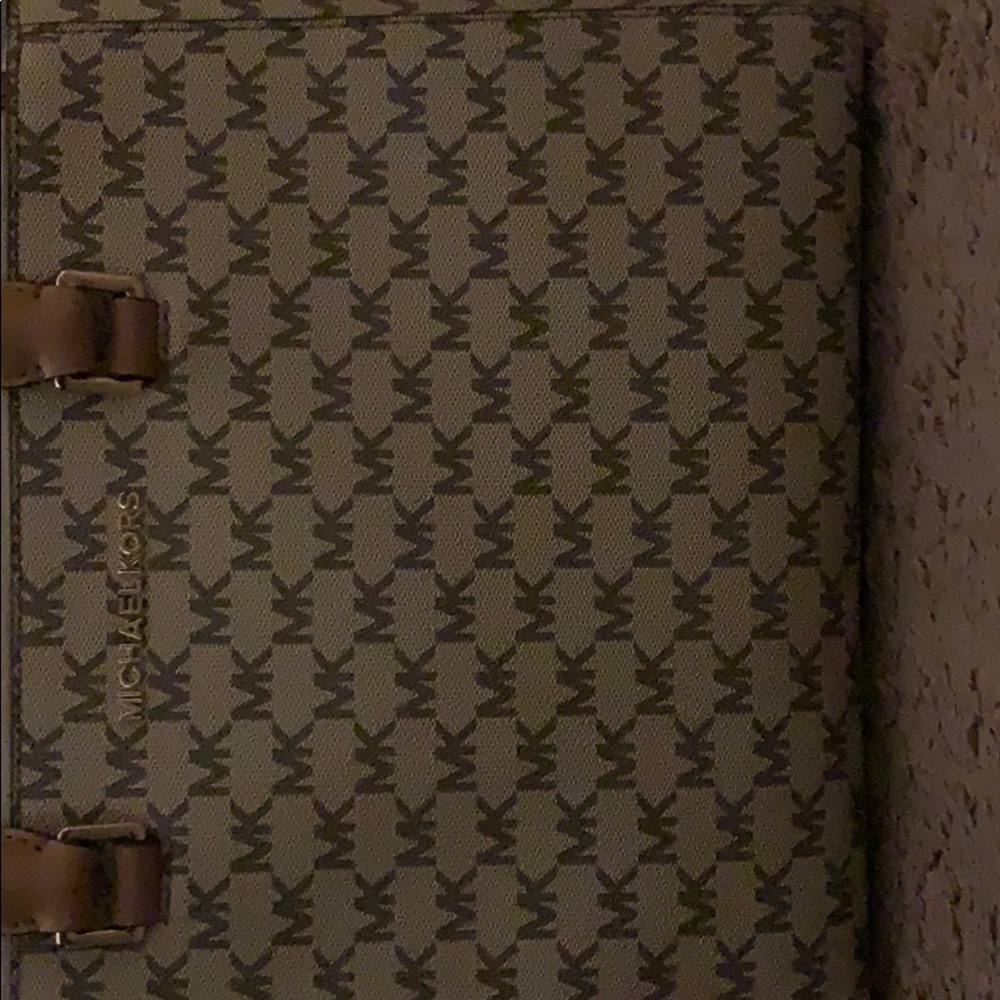 Meet your Posher, Clara